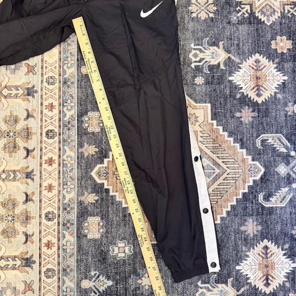 Nike Women’s Black Windrunner Tear-Away Track Snap Pants Size Small 29” Inseam - Picture 10 of 10